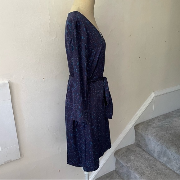 Theory Blue V-Neck Kinley Galba Printed Silk Shift Dress EUC Size 4 C0902609 - Picture 7 of 11